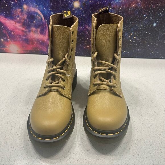 NEW Dr. Martens Women's 1460 Pascal Virginia Leather Boots Savannah Tan Sz 6 US - Picture 2 of 8